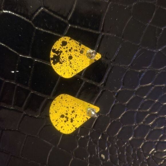 Vintage 80s 90s set of 2 Earrings Yellow  Black Studs Pierced Ears - Picture 5 of 8